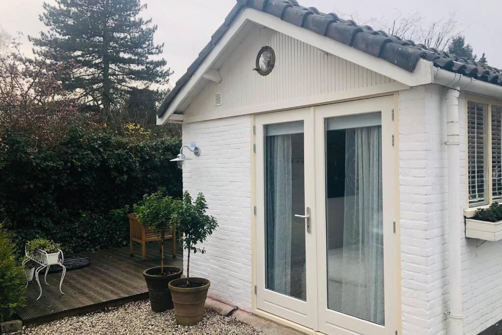 Tiny House In Tuin Van De Statige Villa Mariahof Дордрехт Екстер'єр фото